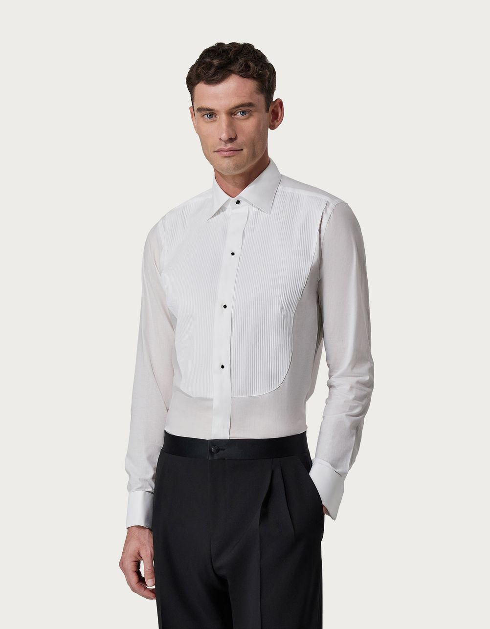 Camisa de vestir blanca de algodón plisada