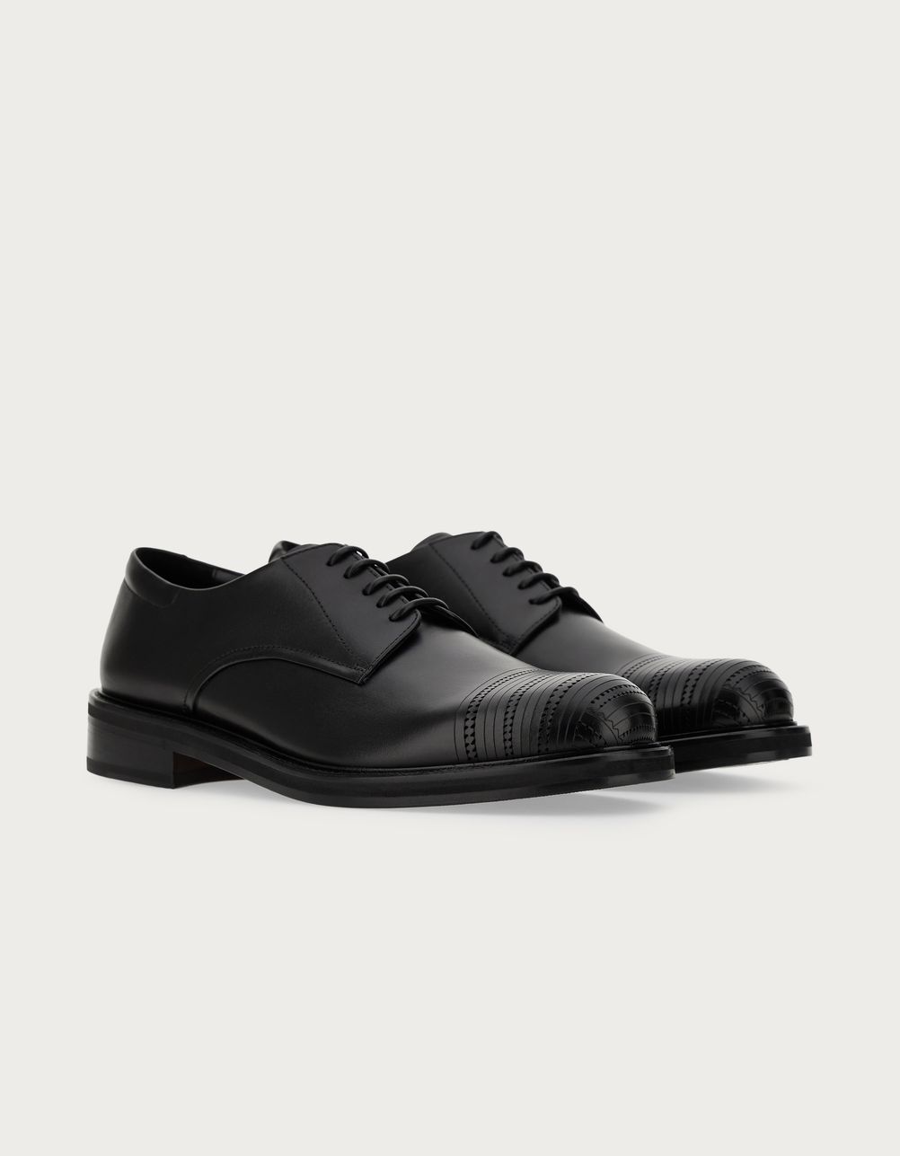 Derby with laser-tipped toe in black distressed calfskin