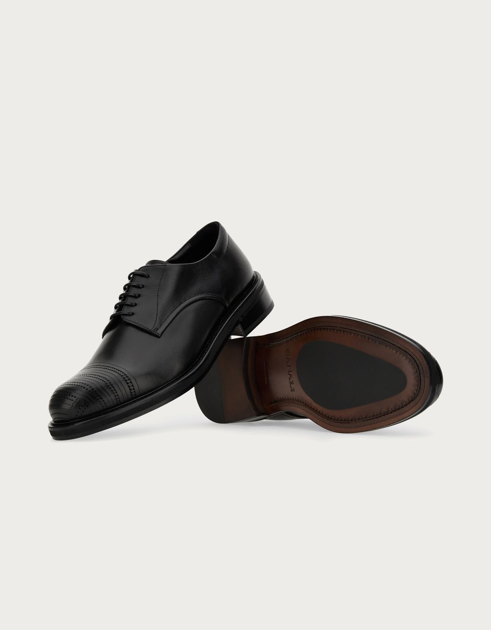 Derby with laser-tipped toe in black distressed calfskin