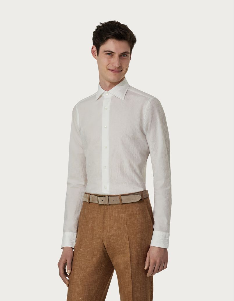 Slim-fit shirt in white cotton seersucker