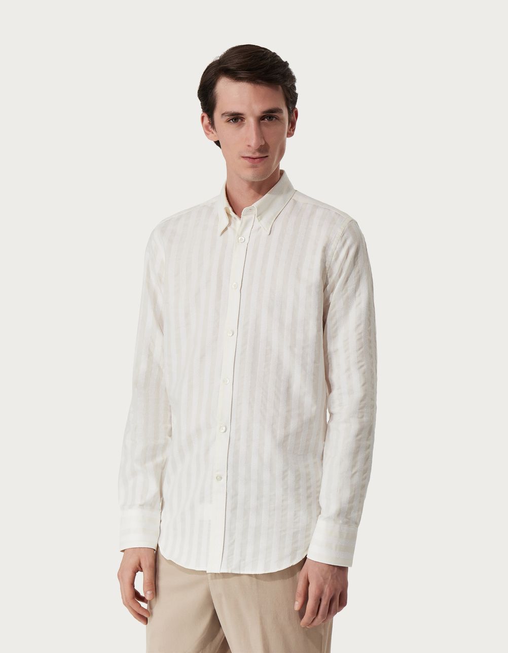 Camisa slim fit de algodón a rayas beige y blanca 