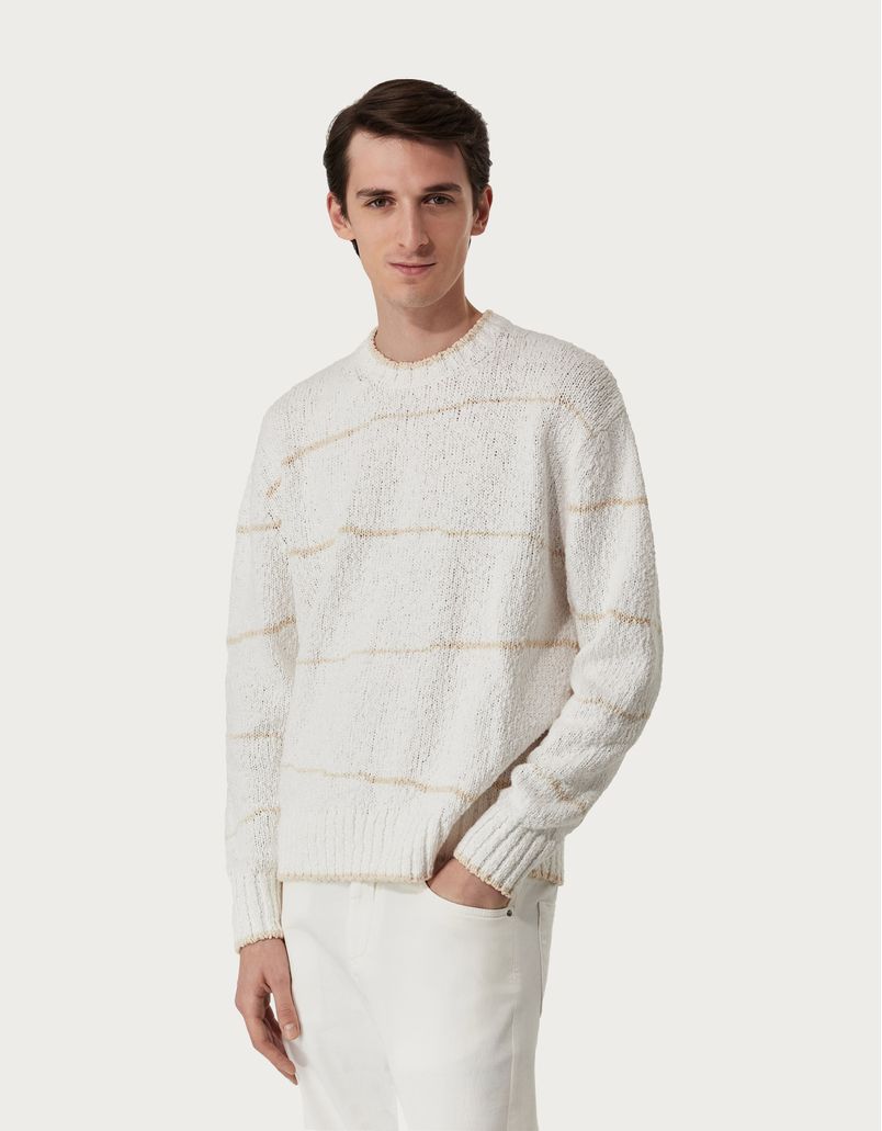 Relaxed fit crew-neck in white and cream cotton