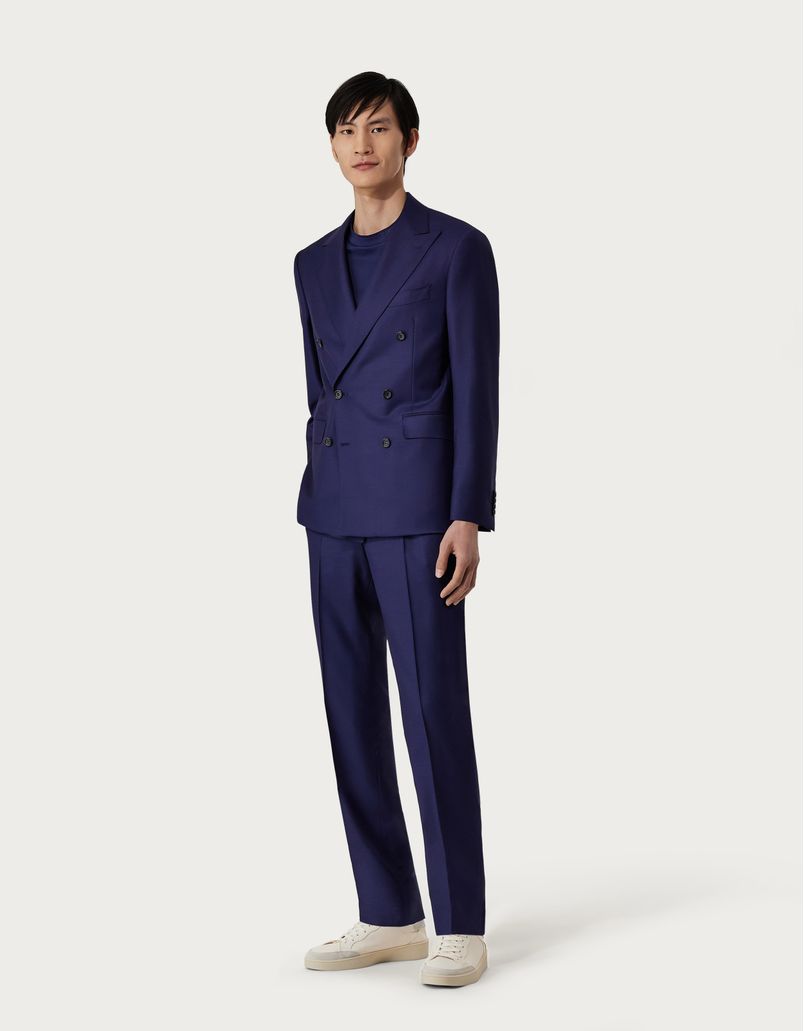 Double-breasted suit in bluette wool