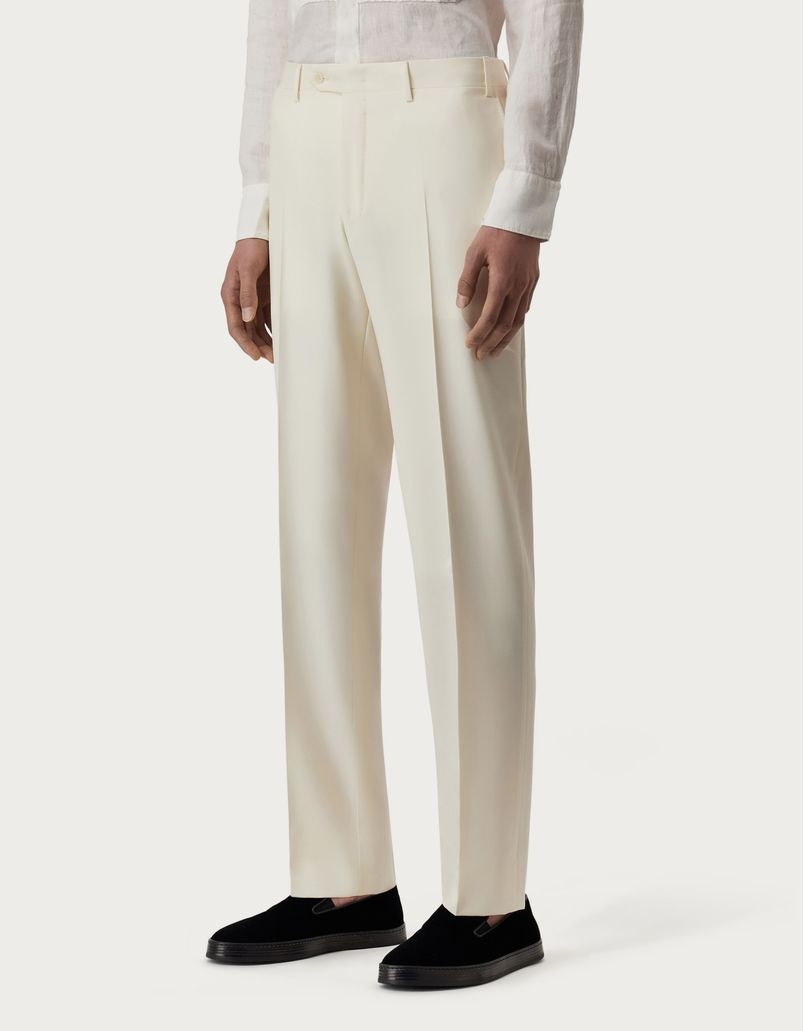 White trousers in wool