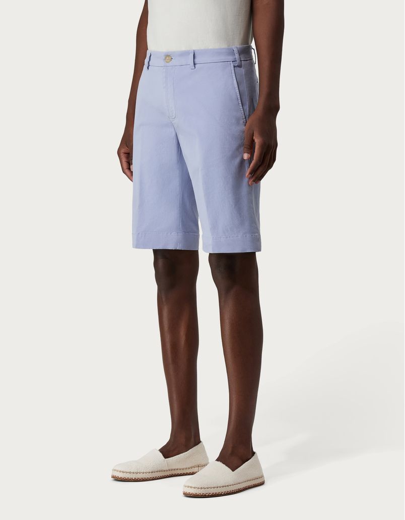 Light blue garment-dyed bermuda shorts in cotton micro twill