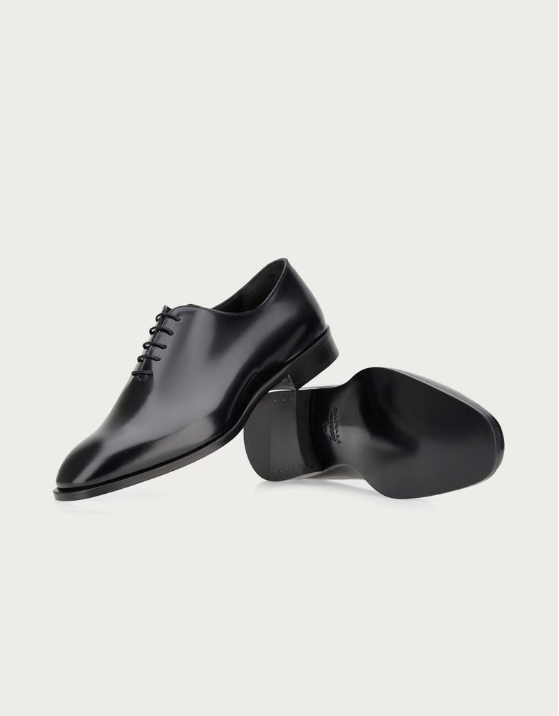 Oxford in black brushed calfskin