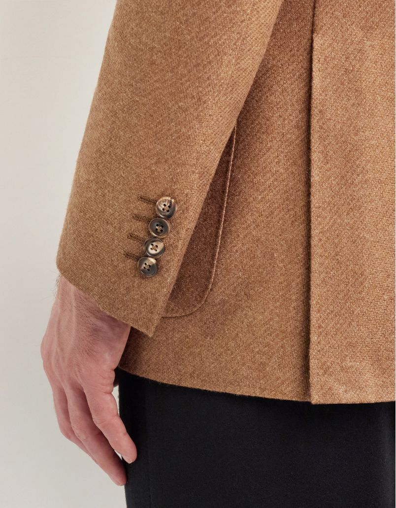 Exclusive 驼色羊绒和真丝 Kei 西装外套