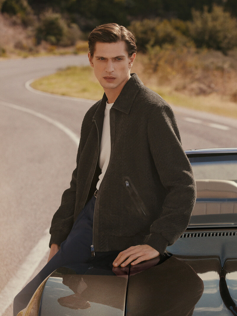 CUERO PARA UN ARMARIO MODERNO